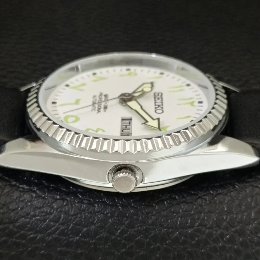 Vintage 1980 Seiko Automatic Mens Silver Watch W/daydate & Green Accents